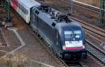 MRCE Dispolok ES 64 U2-097 f�r ODEG mit dem RE4 nach Ludwigsfelde Richtung Berlin hbf.(tief), 31.12.12 Berlin-Putlitzbr�cke.