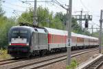 Eine weitere von MRCE an die DB vermietete LOk ist die ES 64 U2-072 (Siemens, Bj.2004) hier mit einem PbZ bestehend aus DB ind City Nightline Nachtwagen am 04.08.10 Berlin-Blankenburg Richtung Karower