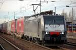 MRCE Dispolok ES 64 F4-212 für ERSR tätig mit Taschwagenzug am 17.12.13 Bhf.