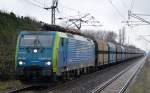 PKP Cargo mit EU45-804/189-804 und Schüttgutwagenzug am 18.12.15 Berlin-Hohenschönhausen.