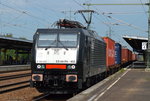 DB Cargo Deutschland mit der angemieteten MRCE Dispolok 189 452-6 und Containerzug am 21.07.16 beim Kurzhalt mit Personalwechsel im Bf.