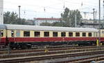Hier der 1.Klasse TEE Rheingoldwagen der DB mit der Nr. D-DB 61 80 19-90 130-4 Avmz ???.?  am 20.09.17 Bf.Berlin-Lichtenberg.