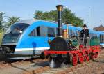 Gelungener Kontrast der Epochen, die Rekonstruktion der Dampflok ADLER f�hrt am 2003 gebauten Desiro Triebzug der Fa.