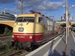 103 235-8 aus dem Bestand des DB Museum mit einem Sonderzug f�r Fahrg�ste mit Ticket f�r eine Kreuzfahrt ab Hamburg im Fr�hling 2007 Bhf. Berlin-Gesundbrunen. 
