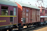 Sonderzug der Rennsteigbahn am 16.09.16 nach Berlin, die Zuglok 211 030-2 (109 030-7) der EGP mit einem historischen Güterwagen (Oppeln 1558 Ghs) am 16.09.16 Bf. Flughafen Berlin-Schönefeld.