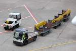 Zwei Elektroschlepper der mit Gep�ckh�ngern vom Hersteller STILL der Fa. G�obeGround auf dem Vorfeld Flughafen Berlin Tegel, 09.06.12 