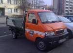Kleintransporter (Kommunalfahrzeug) Hersteller+Typ? mit Ladefl�chenaufbau der Fa. Cucini officine aus Italien der Dienstleistungsfirma RUWE aus Berlin/Brandenburg, M�rz 2012 Berlin-Pankow.