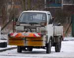 Ein Klassiker unter den Kommunalfahrzeugen, ein PFAU Kommujet im Schneer�umdienst, 03.01.09 Berlin-Pankow.