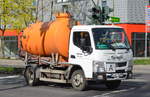 Mitsubishi Fuso 6515 mit Abwassertank der Fa. Tolinski aus Berlin am 06.04.17 Berlin-Pankow.