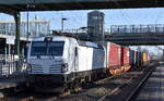 LTE Logistik und Transport GmbH, Graz [A] mit der geleasten ELL Vectron  193 515  [NVR-Nummer: 91 80 6193 515-4 D-ELOC] und einem KLV-Zug aus Polen am 07.03.25 Durchfahrt Bahnhof Berlin