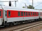Inzwischen in Nachtz�gen eingesetzt, eigentlich f�r den DBAutozug konzipiert, die echten noch vollst�ndig eingerichteten Speisewagen der DB vom Typ WRmbz 138.1, hier der Wagen D-DB 61 80 88-91 010-3