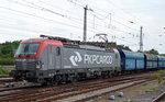 PKP Cargo EU46-503/193-503 mit Schüttgutwagen bei der Durchfahrt Bf.
