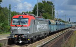 Eine weitere der erst kürzlich neu an die PKP Cargo ausgelieferten Vectrons, die EU46-507/193-507 mit einem Ganzzug Schüttgutwagen am 22.08.16 Durchfahrt Bf.