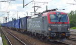 PKP Cargo mit EU46-506/193-506 und Containerzug am 14.06.16 Durchfahrt Bf.