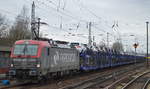 PKP Cargo EU46-502/193-502 mit PKW-Transportwagen mit einigen fabrikneuen Jeep und Fiat SUV, Geländewagen und Pickup Richtung Polen am 16.03.17 Berlin-Hirschgarten