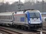 PKP INTERCITY Lok 5 370 009 (91 51 627 0005-7 PL-PKPIC) mit dem Wagenkomplex des BERLIN-WARSCHAU-EXPRESS Richtung Berlin-Grunewald, 20.11.10 Berlin Geifswalder Str.