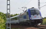PKPIC mit dem Husarz 5 370 006 und einem EC aus Richtung Warschau am 17.05.18 Berlin-Wuhlheide.