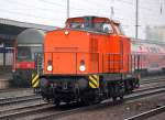 Lok 18 (98 80 3201 070-0-D-RAILS, LEW Bj.1968) der Rail und Service GmbH, 03.02.11 Durchfahrt im Bhf.