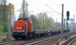hvle V160.4 (92 80 1203 109-4 D-HVLE) mit meheren firmeneigenen Drehgestellflachwagen Richtung Berlin-Blankenburg, 25.04.12 Berlin-Pankow.