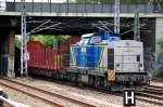 MWB Lok V 1702 (92 80 1203 103-7 D-MWB, LEW Bj.1975) vermietet an die Rennsteigbahn mit Gannzzug Drehgestellflachwagen f�r Holztransporte am 27.06.13 Berlin-Springpfuhl Richtung Nordosten.