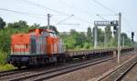 hvle V160.8 (203 616-8) mit einigen Drehgestell-Flachwagen Richtung Berlin-Blankenburg am 21.08.14 Berln-Pankow.