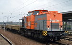 hvle V160.4 (203 109-4) mit zwei Drehgestell-Flachwagen am 14.04.16 Bf.