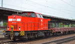 WFL Lok 25/203 112-8 mit einigen Drehgestell-Flachwagen am 16.05.17 Bf. Flughafen Berlin-Schönefeld.
