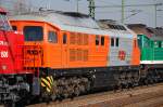 Die orange Ludmilla 230 077-0 (92 80 1230 077-0 D-RTS, Lugansk Bj.1972)der Rail Transport Service GmbH die in �sterreich und Deutschland zugelassene Loks besitzen auf �berf�hrungsfahrt gezogen von CFL