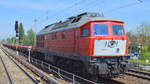WFL mit ihrer 232 901-9 und mehreren Drehgestell-Flachwagen (leer) Richtung Karower Kreuz am 11.05.17 Berlin-Karow.