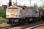 Noch mal ganz nah, hvle Tiger V330.1 (92 80 1250 002- D-HVLE) am 30.05.12 mit Kesselwagenzug Berlin-Blankenburg.