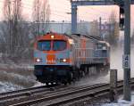 Bei eisigem Wetter unterwegs Orange Tiger der hvle V 330.? (Bombardier Bj.2004), 18.12.09 Berlin-Pankow.