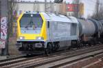 Hier noch mal ganz nah, die VOITH Maxima 30 CC mit Kesselwagenzug am 09.02.11 Berlin-Pankow.