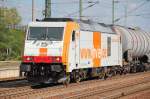 Noch mal aus der N�he HVLE 285 102-0  Oberhavel  (92 80 1285 102-0 D-HVLE) mit Kesselwagen am 14.09.11 Bhf.