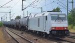 hvle 285 103-8 mit einem Kesselwagenzug (Ethanol) am 28.07.16 Durchfahrt Bf.