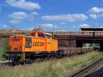 LOCON 102 (98 80 3346 006-0 D-LOCON, Bj.1969) mit Drehgestellflachwagen mit altem Gleisschotter bei den vorbereitenden Arbeiten an der heutigen Gro�baustelle Berlin-Ostkreuz, 03.05.07