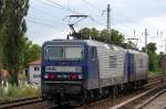 Hier noch mal von hinten, RBH 109/143 936-3 hinter der RBH 111/143 911-6 am 11.07.12 Berlin-Karow.