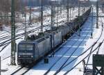 RBH 143/143 143 + RBH 111/143 911-6 mit Kesselwagenzug Richtung Nordosten, 13.03.13 Berlin-Putlitzbr�cke.