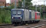 RBH 119/143 571-8 + 110/143 084-2  haben die DB Lok 151 058-5 am Haken, 04.09.13 Durchfahrt Bhf.