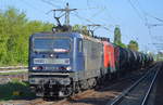 RBH 118/143 028- + RBH 139/143 822-5 (immer noch in Rot) mit Kesselwagenzug (leer) Richtung Stendell am 11.05.17 Durchfahrt Bf.