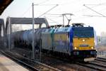 G�terzugleistung von Captrain mit 146 520-2 (91 80 6146 520-2 D-RBB) mit 145-CL 003 (91 80 6145 094-9 D-CTD) und Kesselwagenzug am Haken, 05.03.12 Berlin-Pankow Richtung Innenstadt.