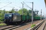 MRCE Dispolok der PRESS 185 547-7 (91 80 6185 547-7-D-DISPO) mit Leerzug Rungenwagen f�r Holztransporte Richtung Berlin-Karow, 23.05.12 Berlin-Blankenburg.