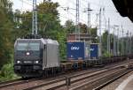 MRCE Mietlok 185 570-9 f�r BoxXpress t�tig mit dem �blichen Ganzzug Taschenwagen am 25.09.13 Richtung Bernau in Berlin-Karow.
