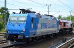 ATC Mietlok von RHC 185 526-1 am Haken von RHC DE672 am 18.06.14 in Berlin-Blankenburg.