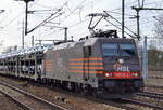 HSL mit der BRLL Mietlok 185 601-2 [NVR-Number: 91 80 6185 601-2 D-BRLL, Bombardier Bj.2008] und einem PKW-Transportzug fabrikneuer TOYOTA und LEXUS SUV-Modelle am 22.03.17 Durchfahrt Bf.