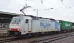 Railpool Mietlok E 186 240 der RTB Cargo mit Containerzug am 22.10.14 Durchrchfahrt Bhf.