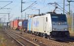 RTBC mit 186 422-2 + Containerzug am 31.10.15 Bhf.