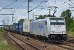 RTBC mit Railpool-Mietlok 186 424-8 mit Containerzug am 21.07.15 Bhf.