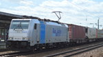 RTBC mit Railpoolok 186 422-2 und Containerzug und am Ende noch 186 428-9 dran am 20.04.16 Bf.