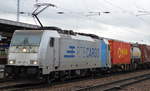RTBC mit der Railpool-Lok 186 425-5 und Containerzug am 20.11.17 Bf.