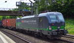 SBB Cargo International AG mit der ELL Vectron 193 201-1 [NVR-Number: 91 80 6193 201-1 D-ELOC,Siemens Bj.2015] mit Containerzug Einfahrt Hamburger Hafen am 20.06.17 Bf.